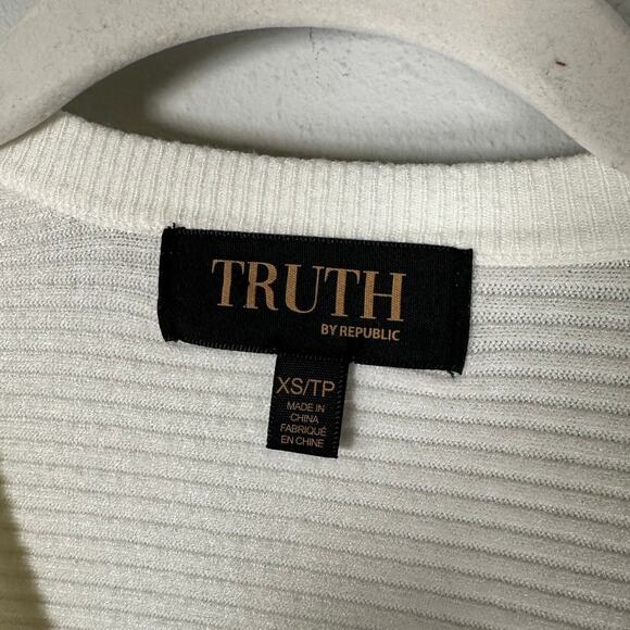 TRUTH BY REPUBLIC Cream Button Down V-Neck Cardigan Sweater Women's XS - Picture 3 of 7